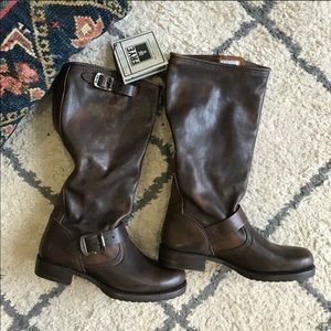 NWT dark brown Veronica Frye slouch boots